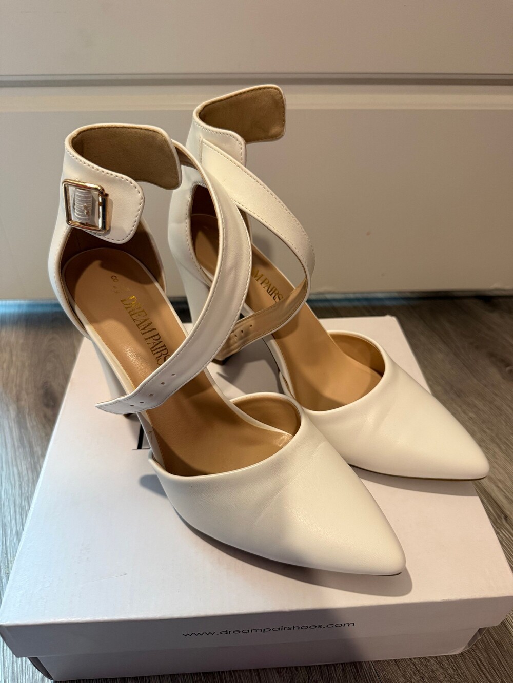 Dream Pairs Ankle Strap Pumps Size 8 White Pointed Toe Block Heel